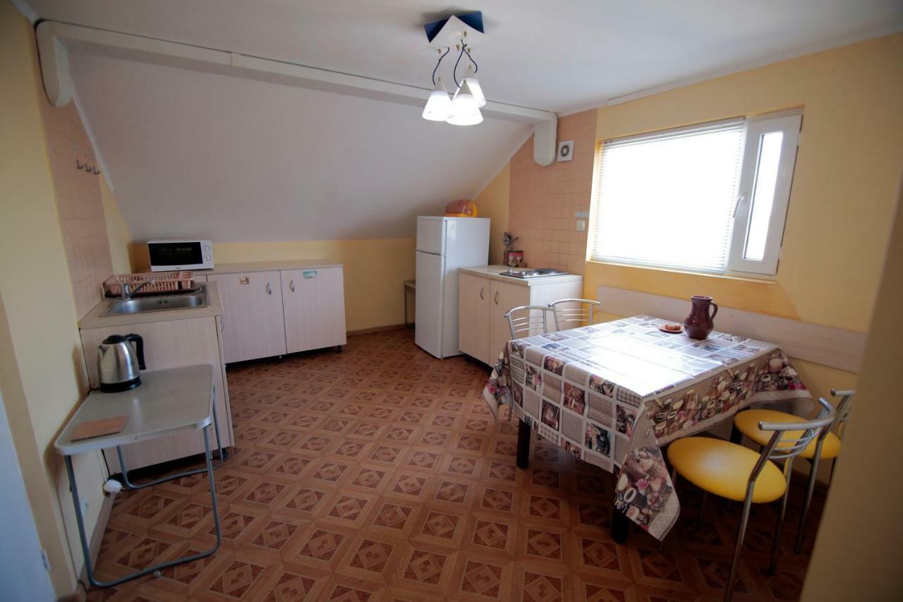 Guest House Kamenny Dom Karolino-Bugaz Zewnętrze zdjęcie